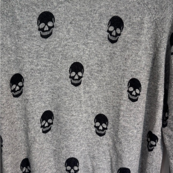 Aqua 100% Cashmere Skull Sweater Gray Black Print Crewneck Soft Luxury Small - Picture 3 of 12